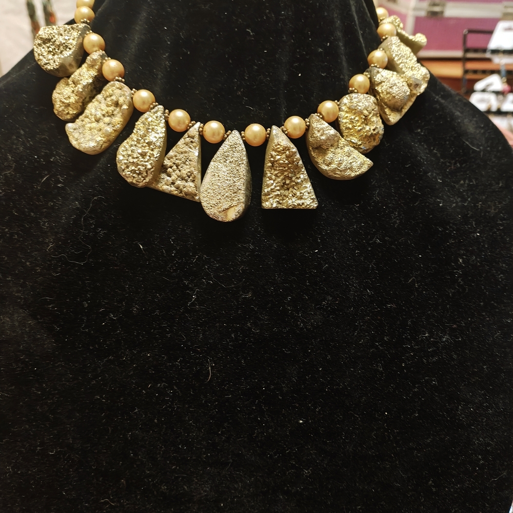 Elegant Gold Statement Necklace